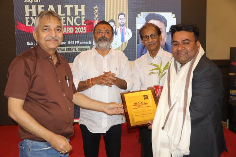 Jagran Award to Mr. Manoj Singh - Insono Hearing Solutions